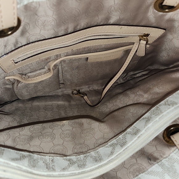 Michael Kors Purse - Picture 2 of 3